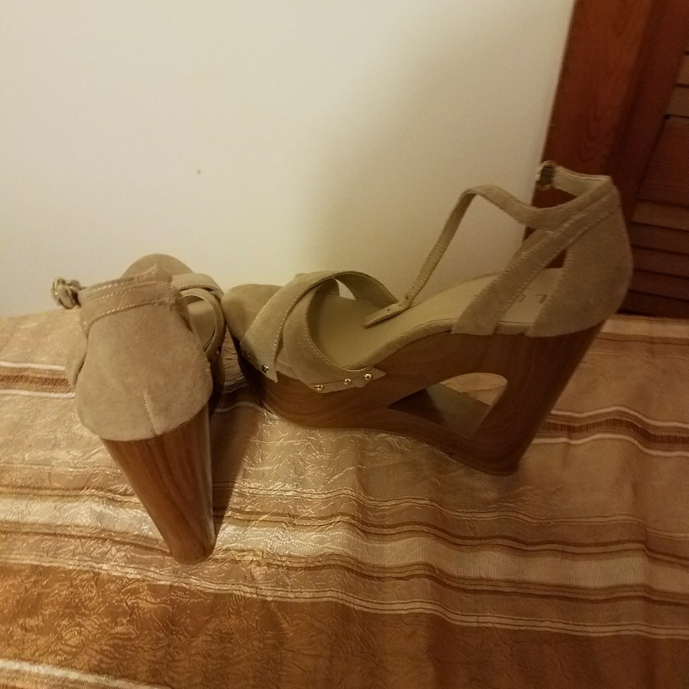 Sandals - Picture 2 of 3
