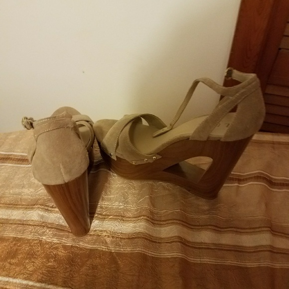 Sandals - Picture 2 of 3