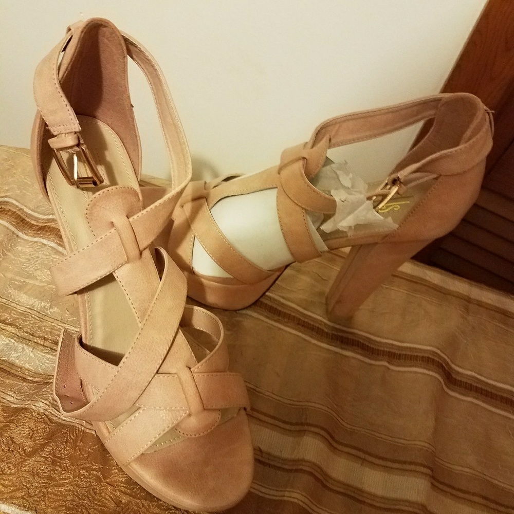 Sandals - Picture 2 of 4