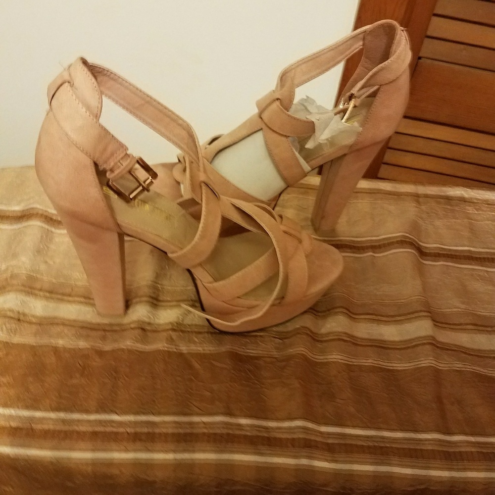 Sandals - Picture 3 of 4
