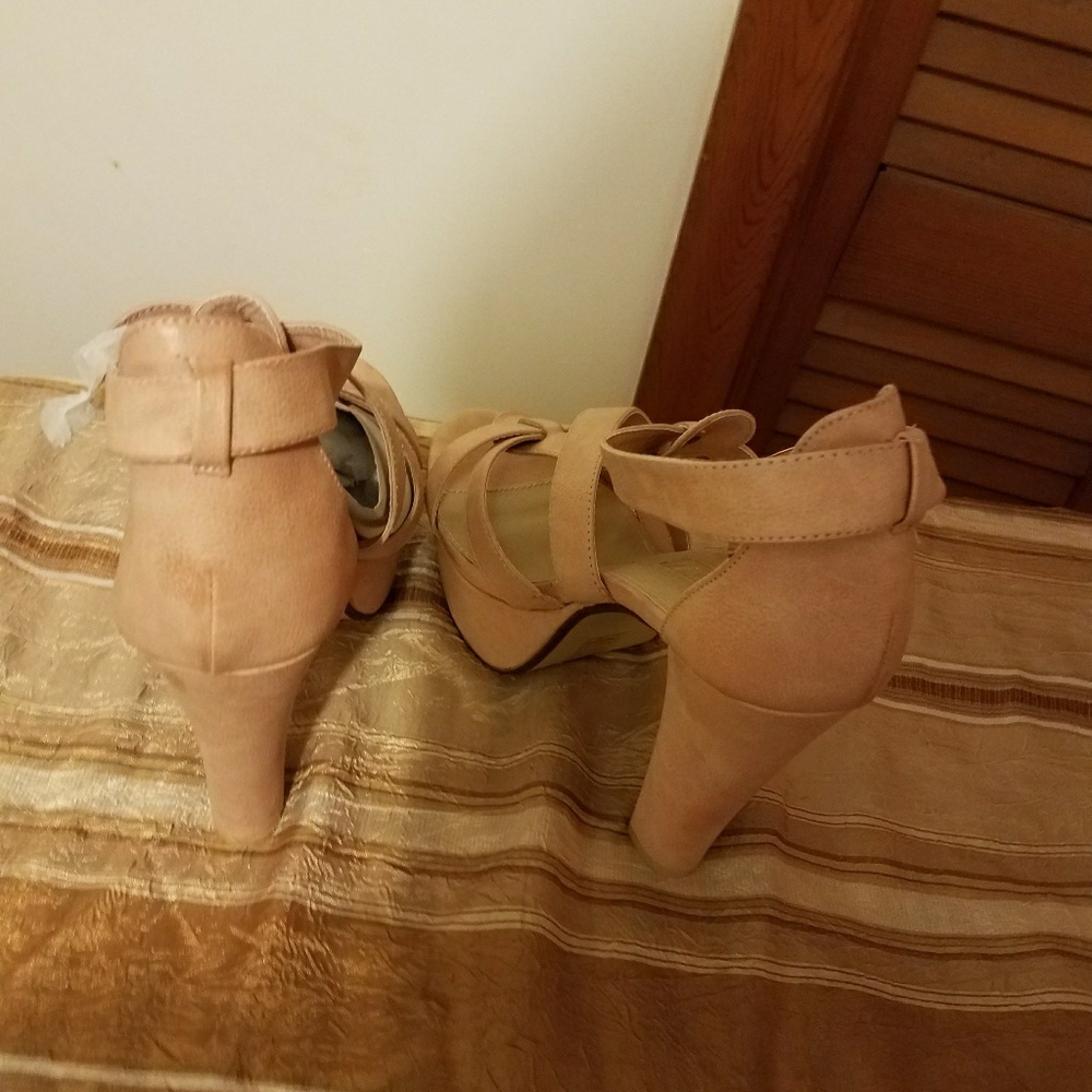 Sandals - Picture 4 of 4