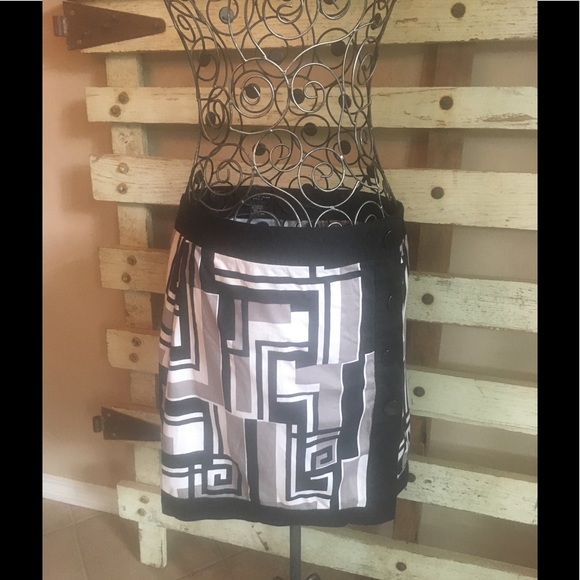 Wrap Skirt size 8 - Picture 2 of 3