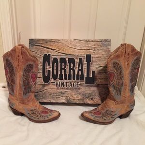 Vintage Corral cowboy boots. 8.5. WORN ONCE