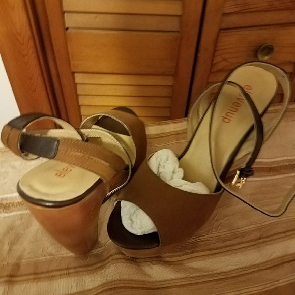 Sandals - Picture 2 of 3