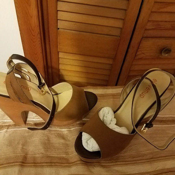 Sandals - Picture 3 of 3