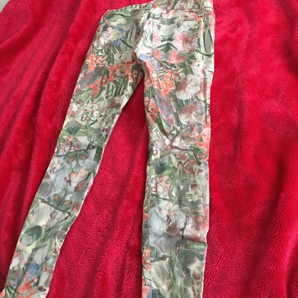 It's is a 7 jeans