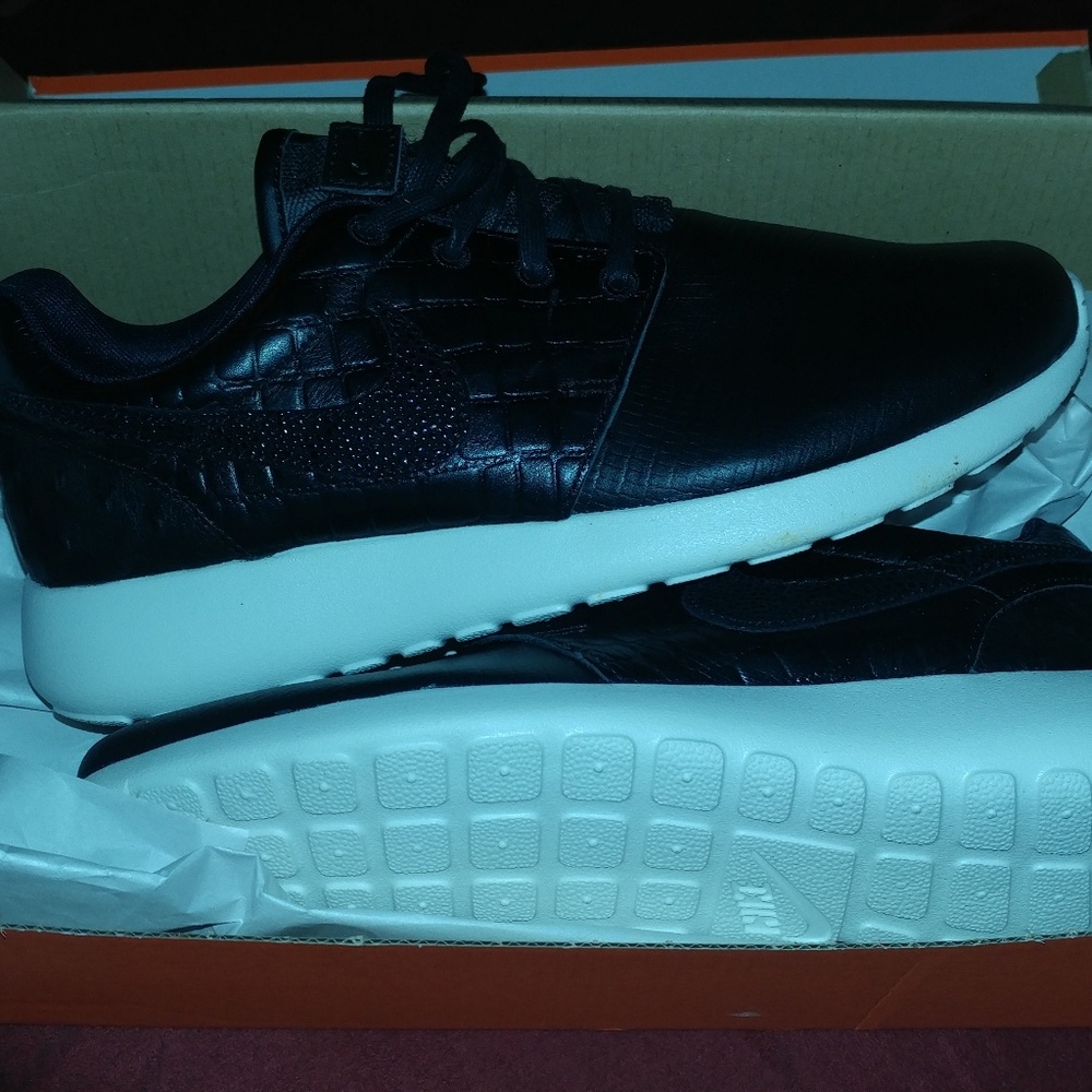 Priced for TRADE with @Hawornat!!! DO NOT BUY