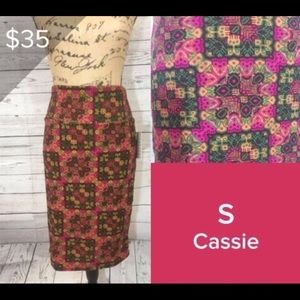 LuLaRoe Cassie pencil skirt