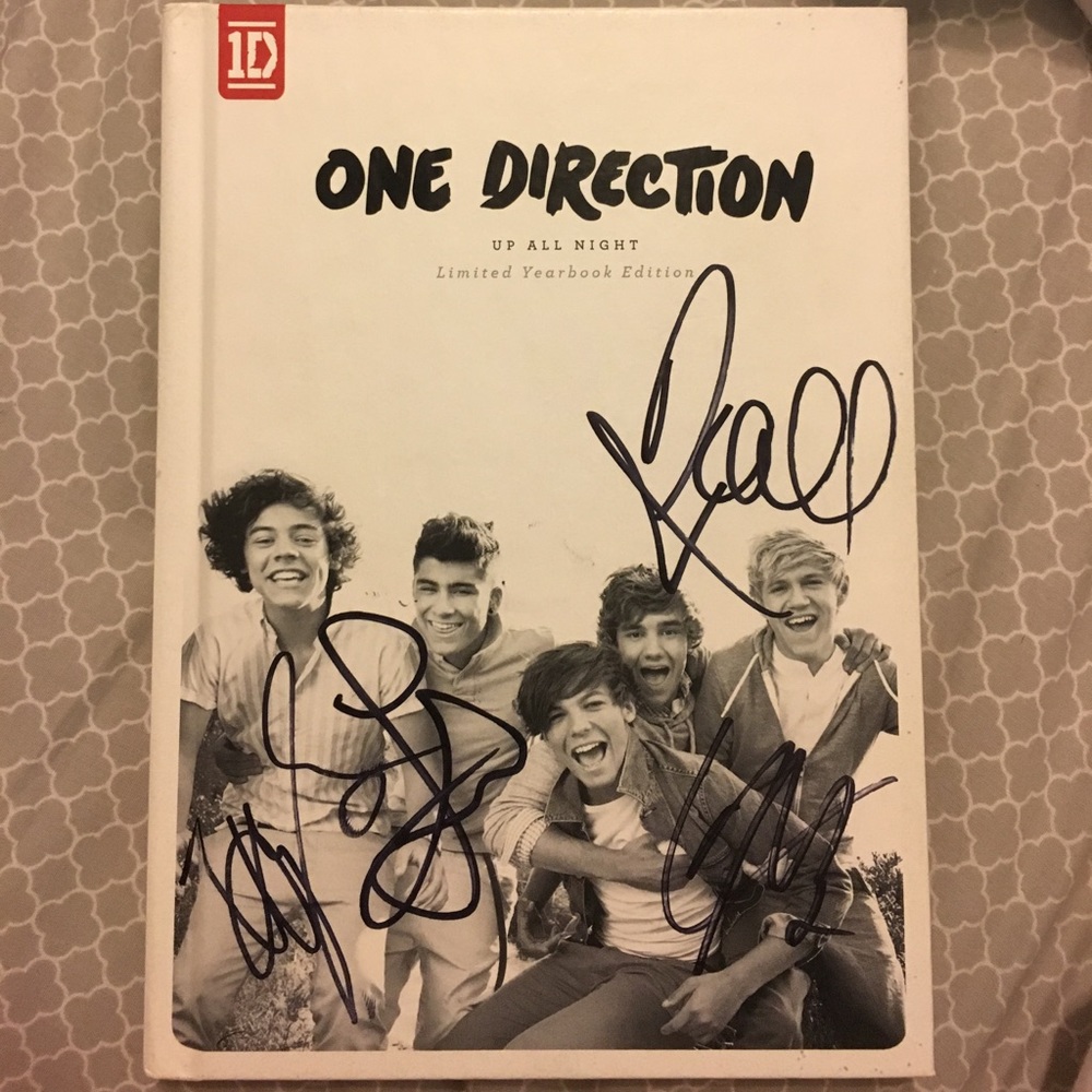 AUTHENTIC SIGNED One Direction Up Album!!!!!