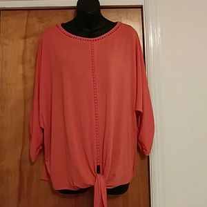 🌸Knit top with flower details.🌸price dropped💝