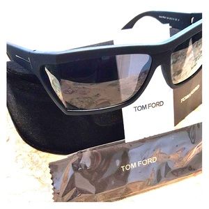 Tom Ford unisex black sunglasses 😎