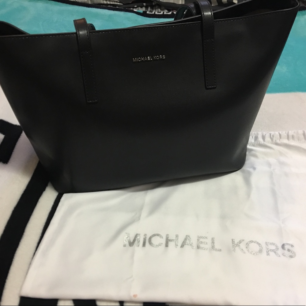 Michael Kors Emry Medium Tote