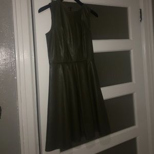 Vince camuto olive green dress size 2
