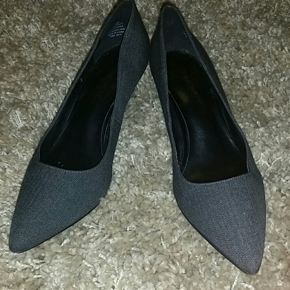 Nine West grey fabric pumps