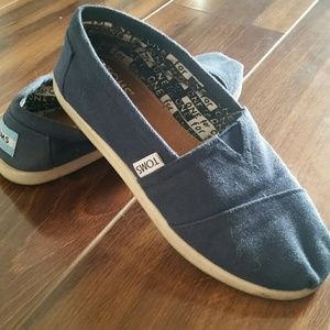 TOMS Shoes. Size 1Y