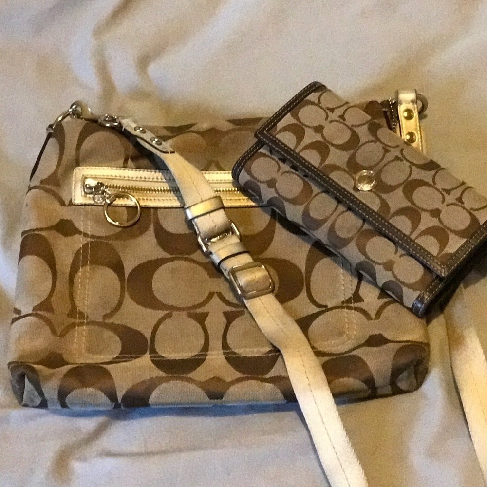 Authentic Signature Coach cross body bag!