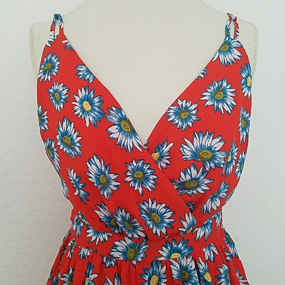 Floral Woven Romper - Picture 4 of 7