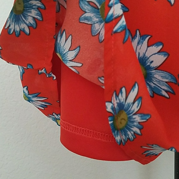 Floral Woven Romper - Picture 7 of 7