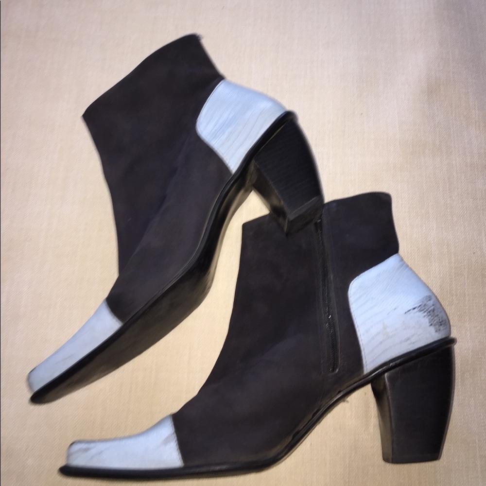 Vintage pair of suede boots