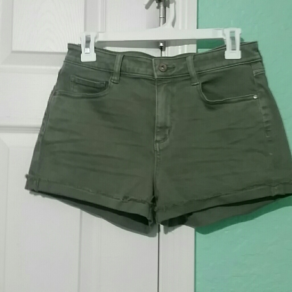 Mid rise shorts