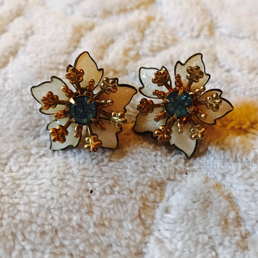 Vintage Screw Back Earrings Flowers