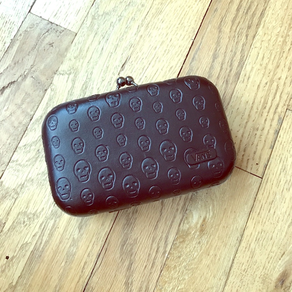 Vans skull clutch