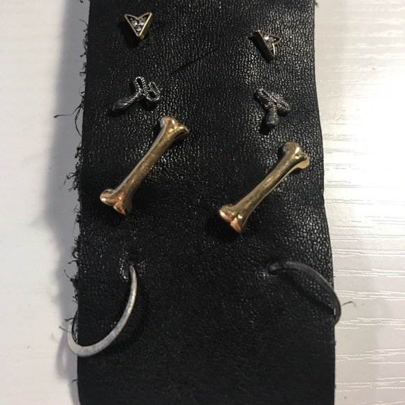 Urban Outfitters earring set - Picture 3 of 4