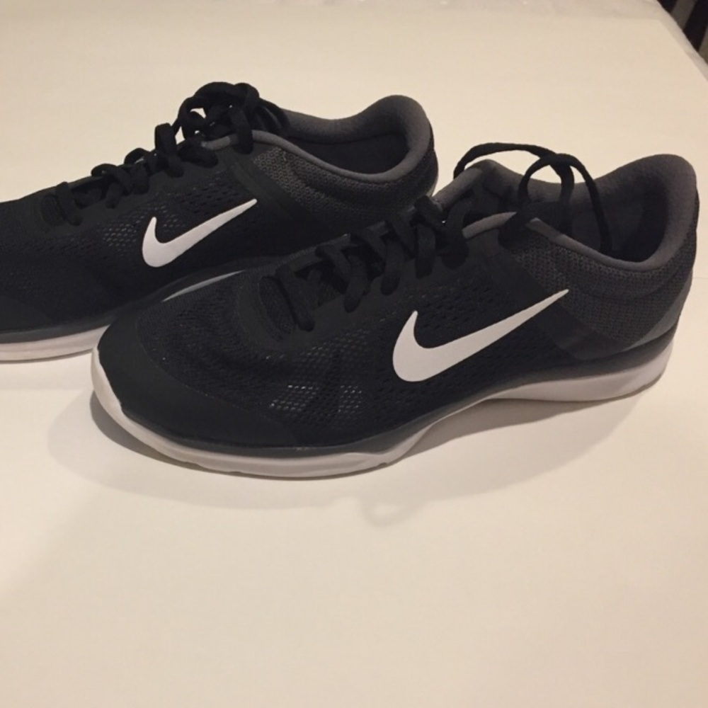 NIKE BLACK AND WHITE SHOES