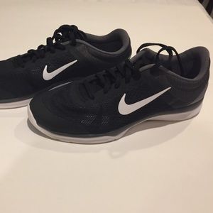 NIKE BLACK AND WHITE SHOES