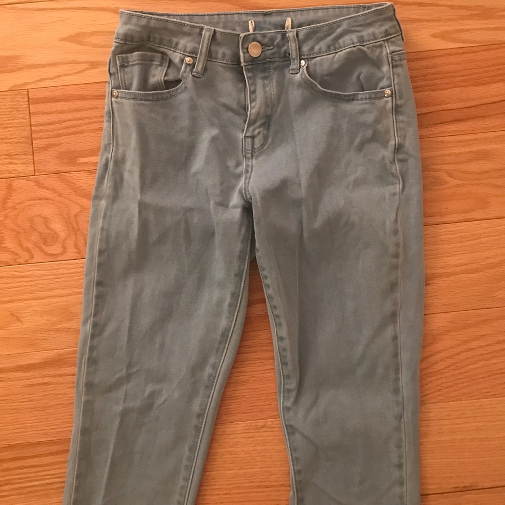 Forever 21 High Waist Light Wash Skinny Size 25