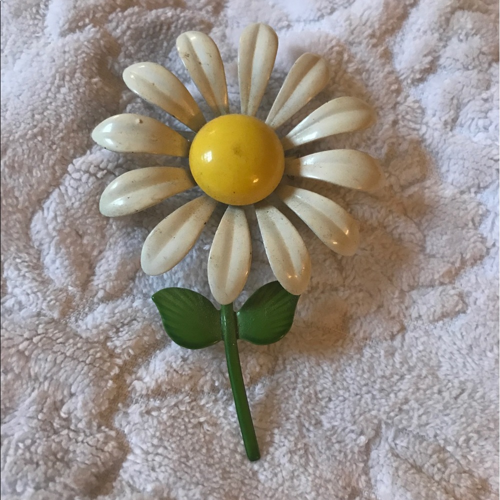 Vintage Enamel Daisy Flower Pin Brooch