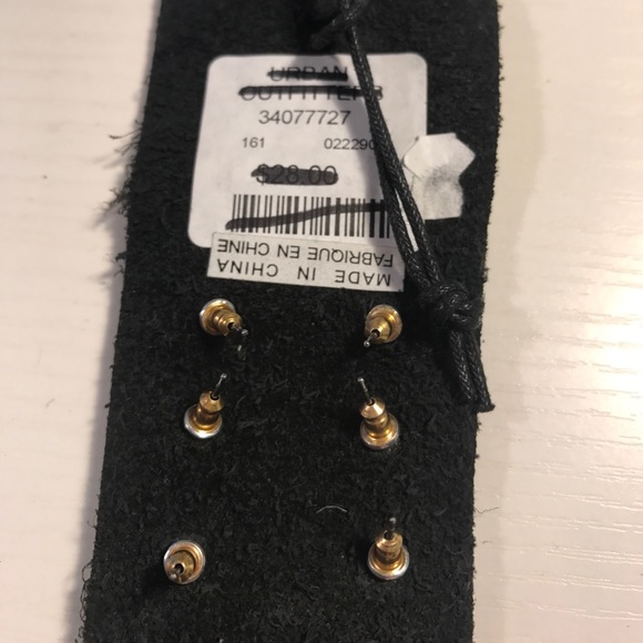 Urban Outfitters earring set - Picture 4 of 4