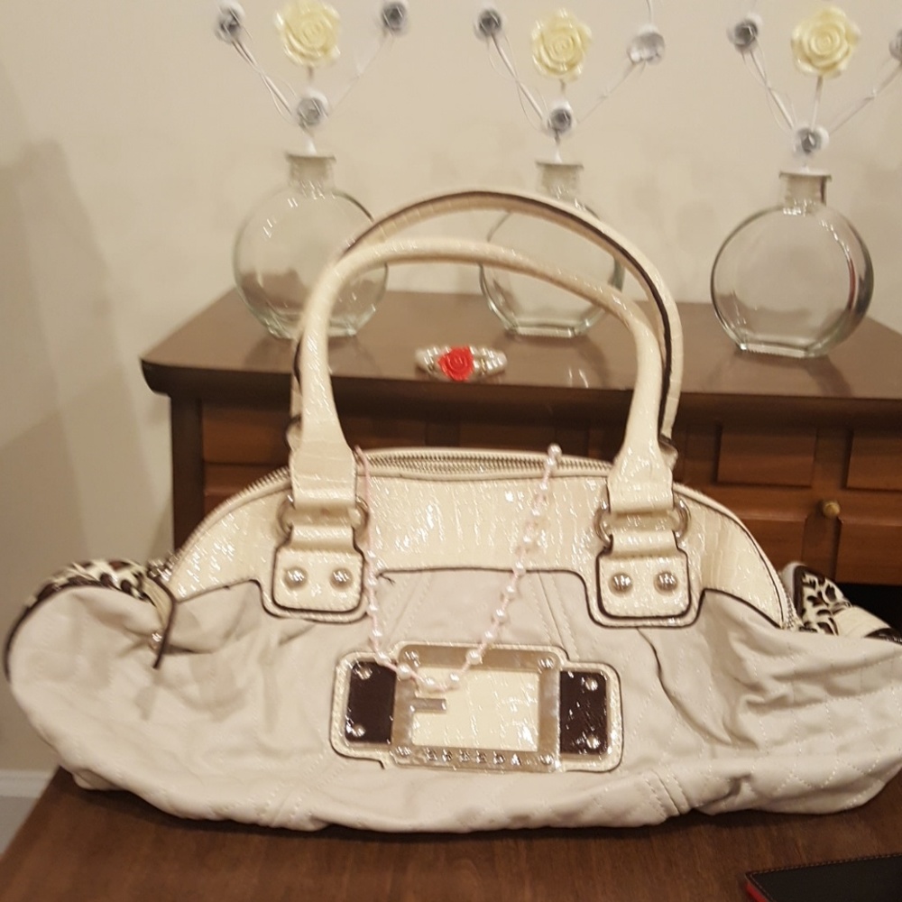 Esbeda Shoulder Bag