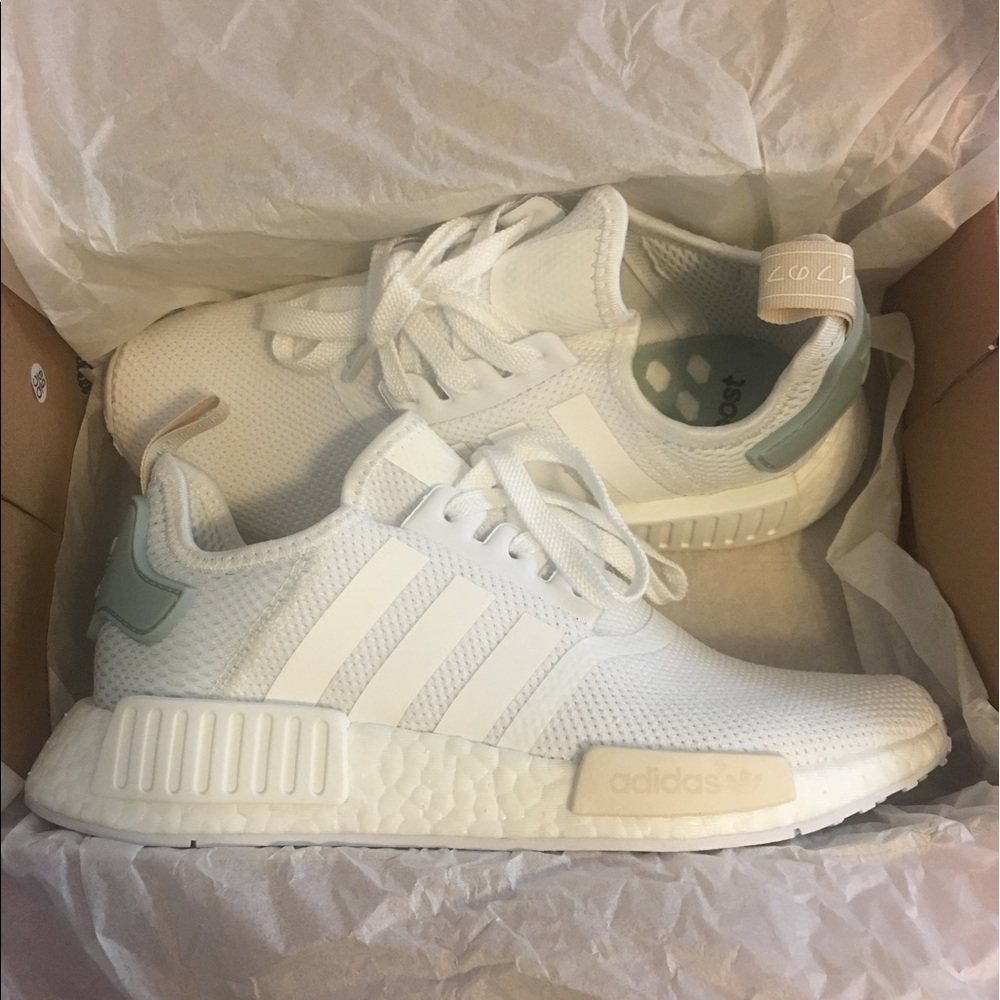 New Adidas NMD R1 Tactile Green Size 6