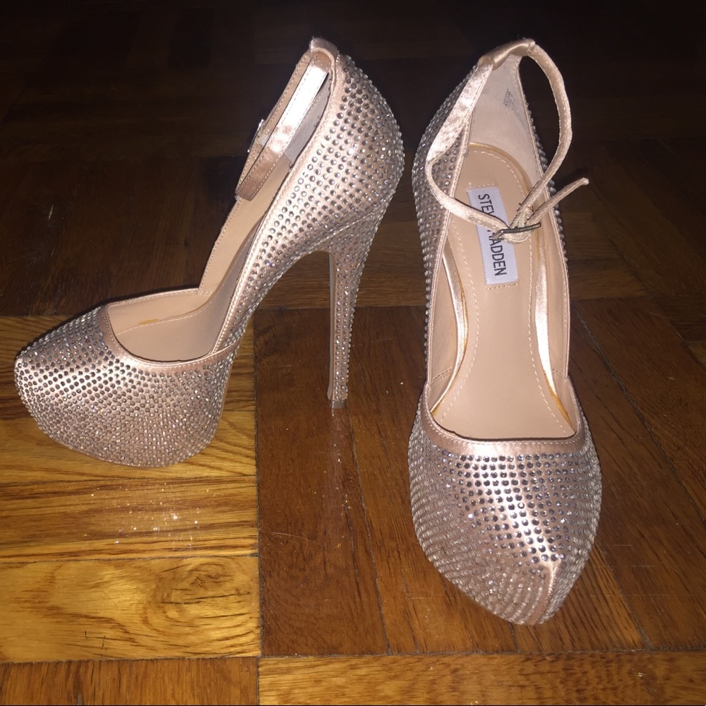 Steve Madden Deeny-R Pump