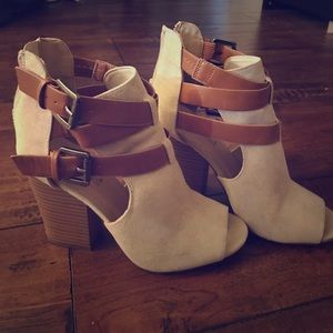 BRAND NEW Shoedazzle Size 6 Booties