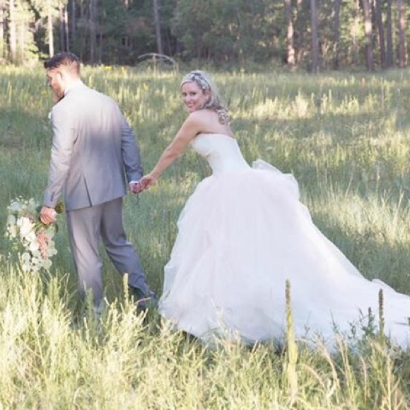 Vera Wang Dresses & Skirts - Vera Wang Wedding Dress