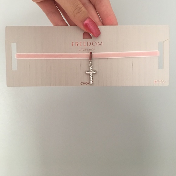 Topshop Jewelry - Pink Cross Chocker🎨