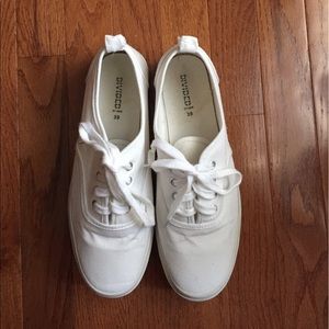 h and m white sneakers