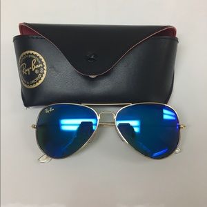 Blue mirror Ray Bans