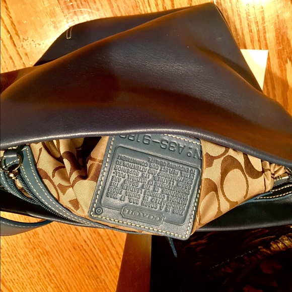 Coach Excellent Condition Blue Hobo /Top Zipper - Picture 2 of 4