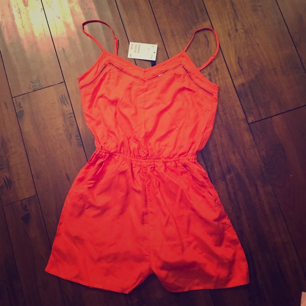 H&M Size 2 Romper Pockets & Adjustable Straps