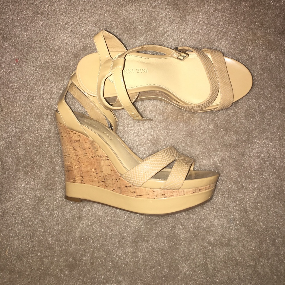 Nude wedges