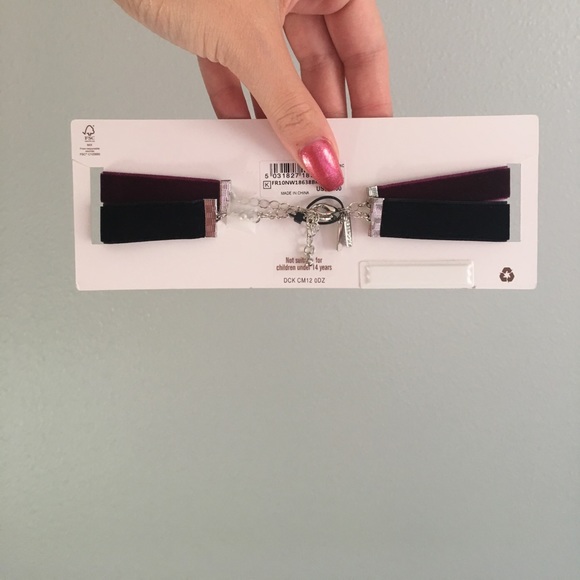 Layered Flower Chocker 🖤 - Picture 4 of 4