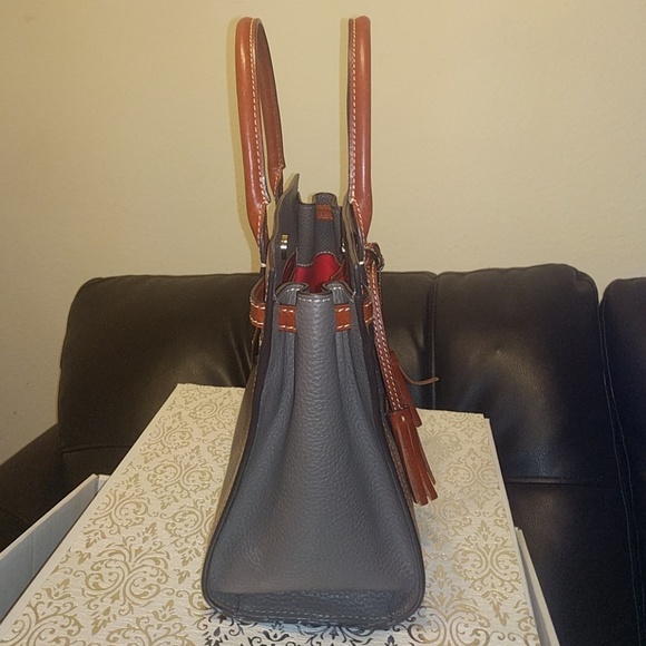 😘SOLD😍Dooney & Bourke Pebble Grain Satchel - Picture 3 of 8