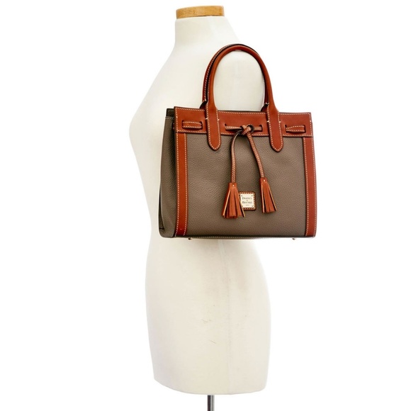 😘SOLD😍Dooney & Bourke Pebble Grain Satchel - Picture 2 of 8