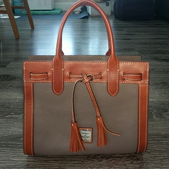 😘SOLD😍Dooney & Bourke Pebble Grain Satchel - Picture 6 of 8