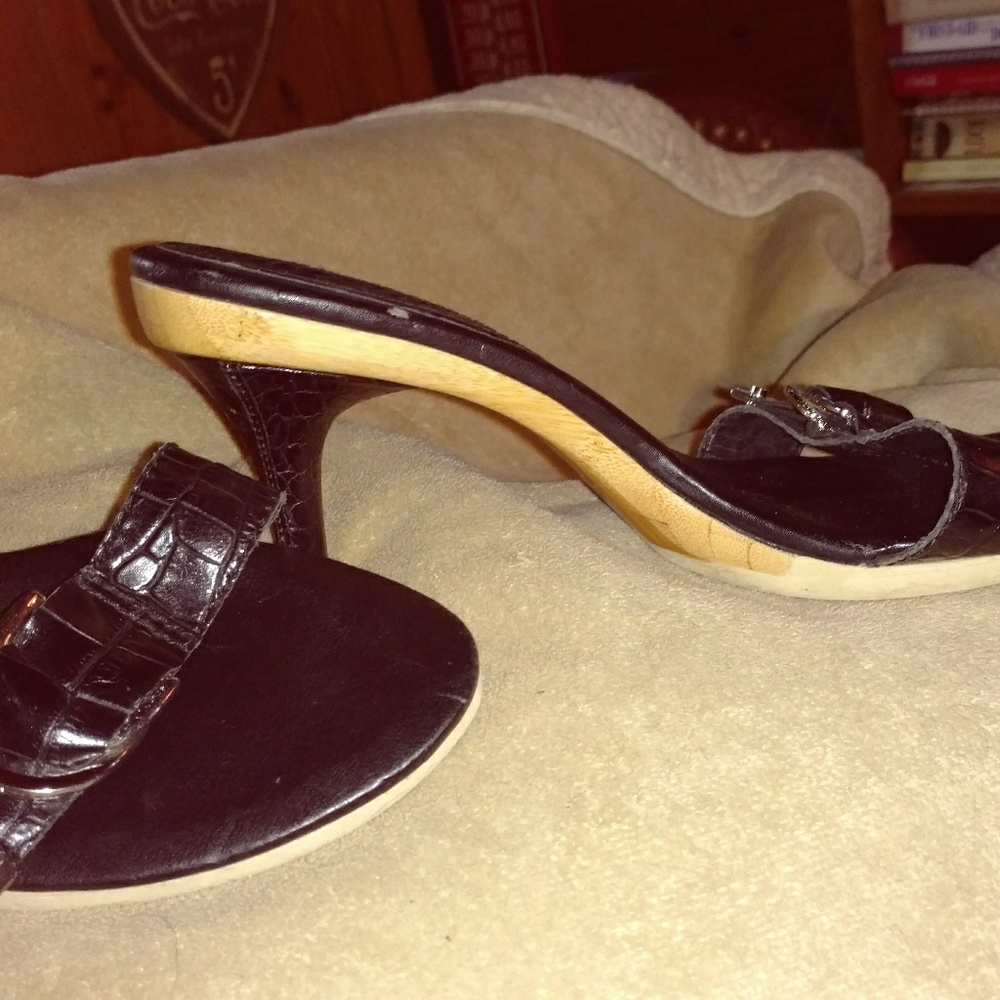 Women's size 10m shoes,