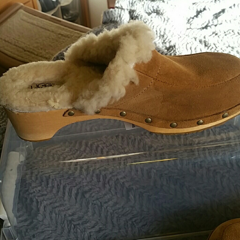 Ugg - Picture 2 of 4