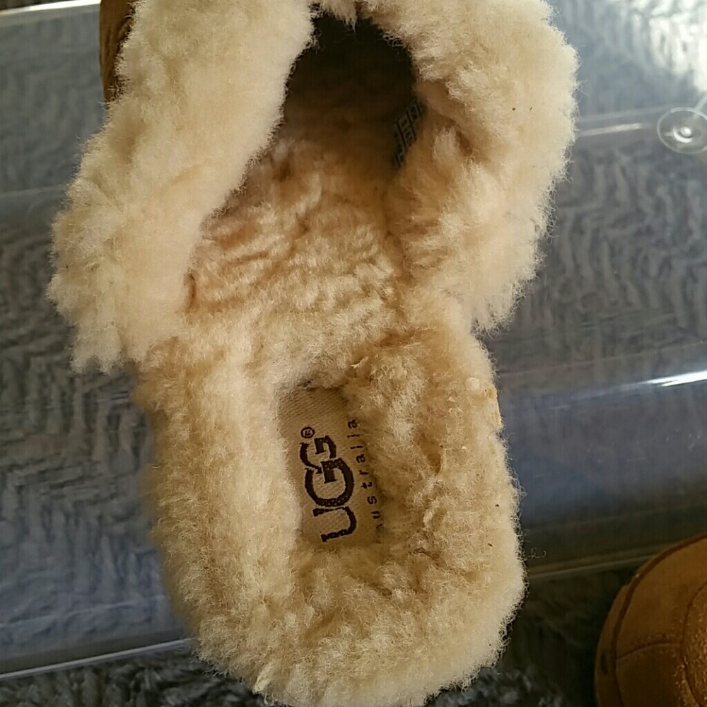 Ugg - Picture 4 of 4